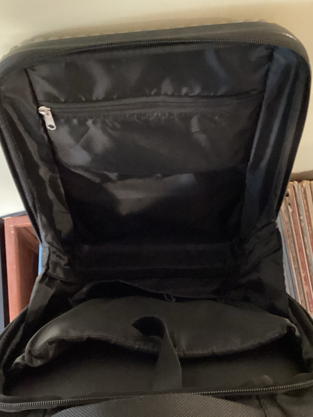 Snap-On Silver Hard-Shell Ribbed laptop Backpack for Men - Picture 3 of 3